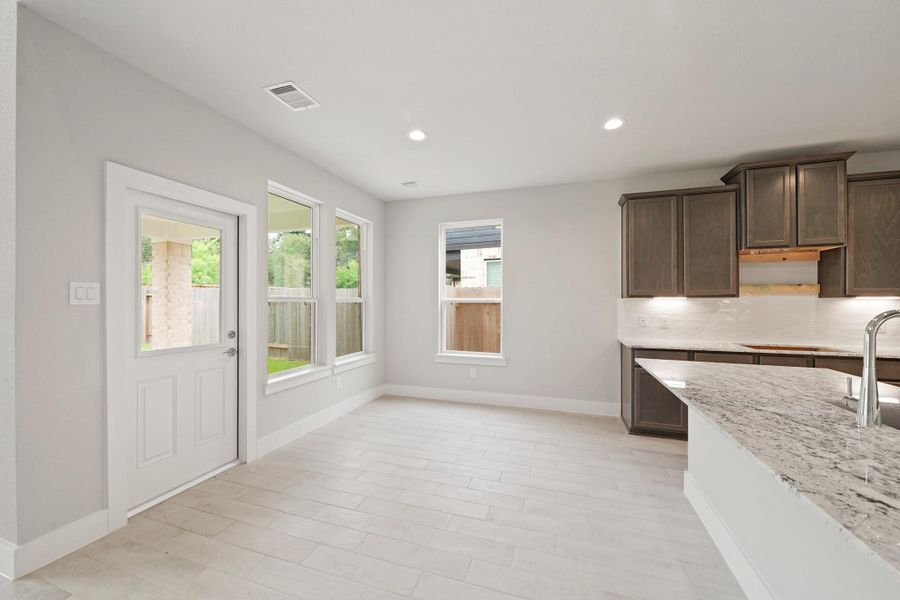 Spacious, unfurnished interior of a new home in Barton Creek Ranch, Conroe (Image 21). Spacious, unfurnished interior of a new home in Barton Creek Ranch, Conroe (Image 21).