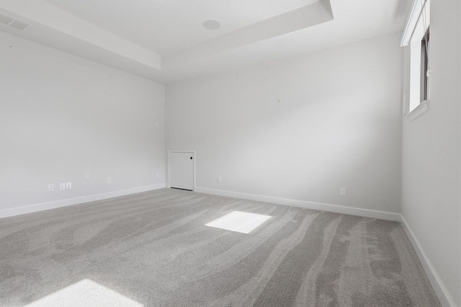 Spacious, unfurnished interior of a new home in Sienna, Missouri City (Image 33).