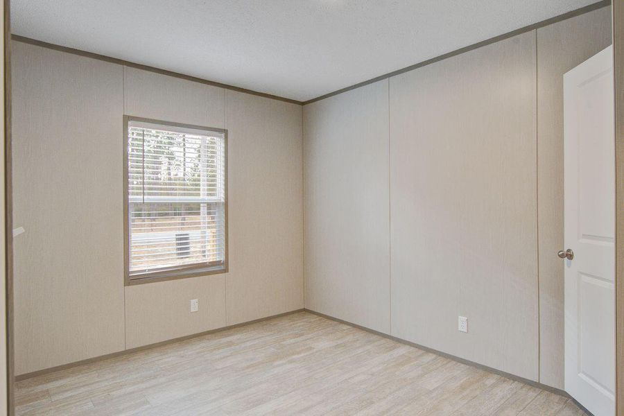 Spacious, unfurnished interior of a new home in , Walterboro (Image 18).