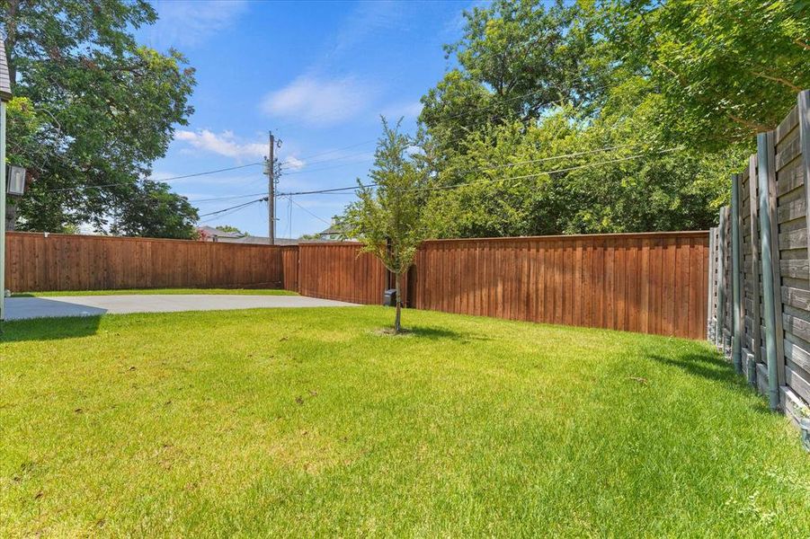 Exterior details and patio area of a home in , Dallas (Image 27).
