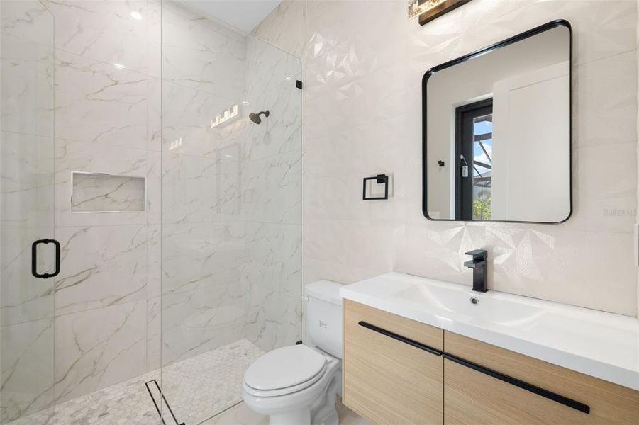 2d Bedroom Ensuite Bath