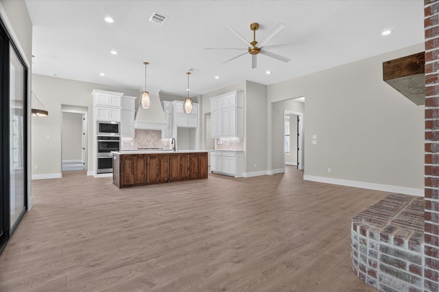 Spacious, unfurnished interior of a new home in Cartwright Ranch, Weatherford (Image 16). Spacious, unfurnished interior of a new home in Cartwright Ranch, Weatherford (Image 16).