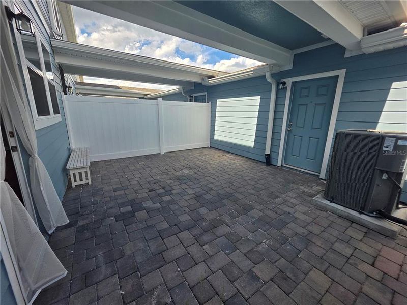 Spacious, unfurnished interior of a new home in , Orlando (Image 18).