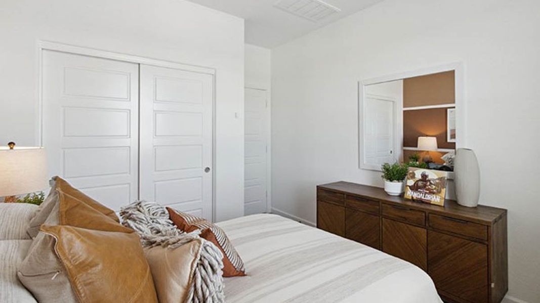 Representative furnished interior of a home built from the Harris by D.R. Horton in Carlton Commons, Casa Grande (Image 6).