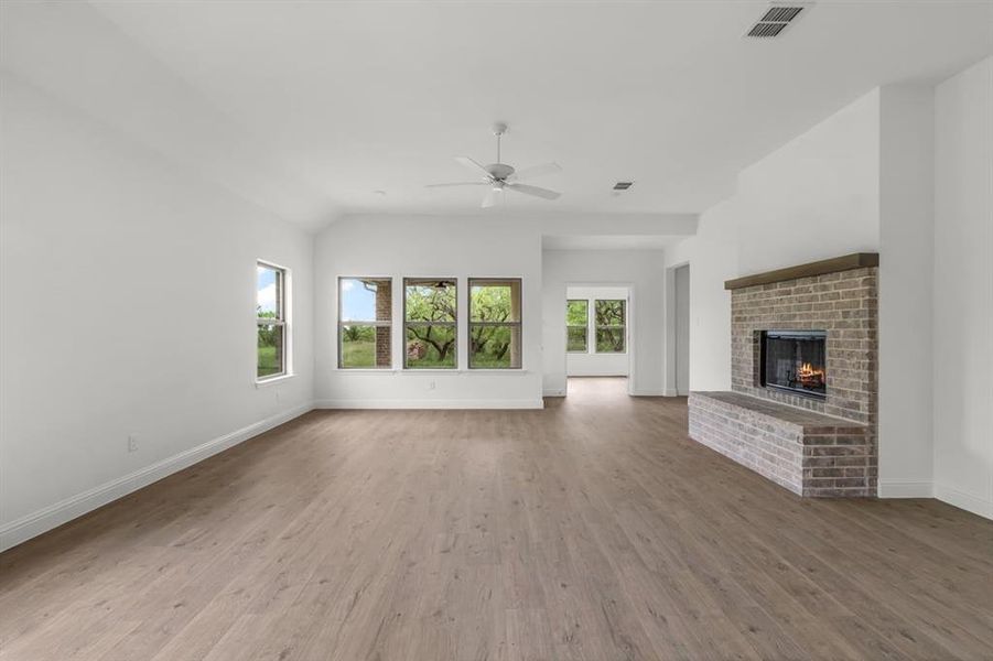 Spacious, unfurnished interior of a new home in , Weatherford (Image 17).