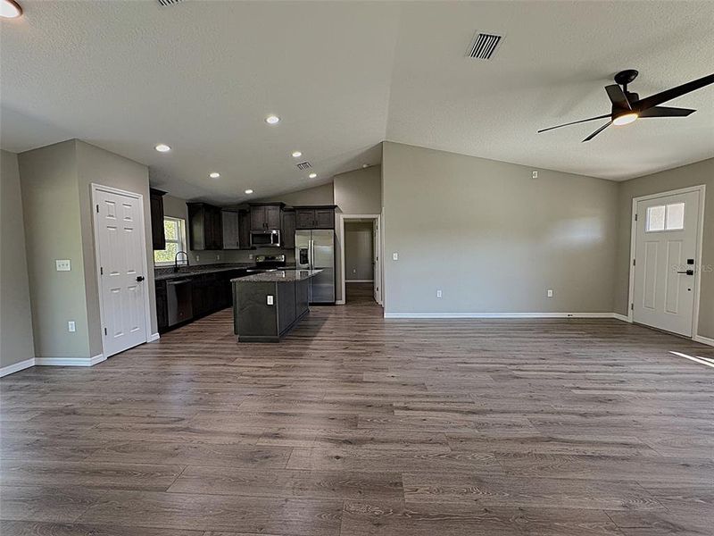 Spacious, unfurnished interior of a new home in , Ocala (Image 26).