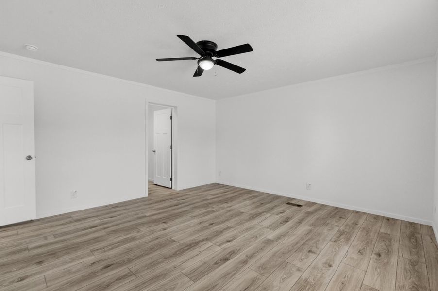 Spacious, unfurnished interior of a new home in , Cross (Image 43).