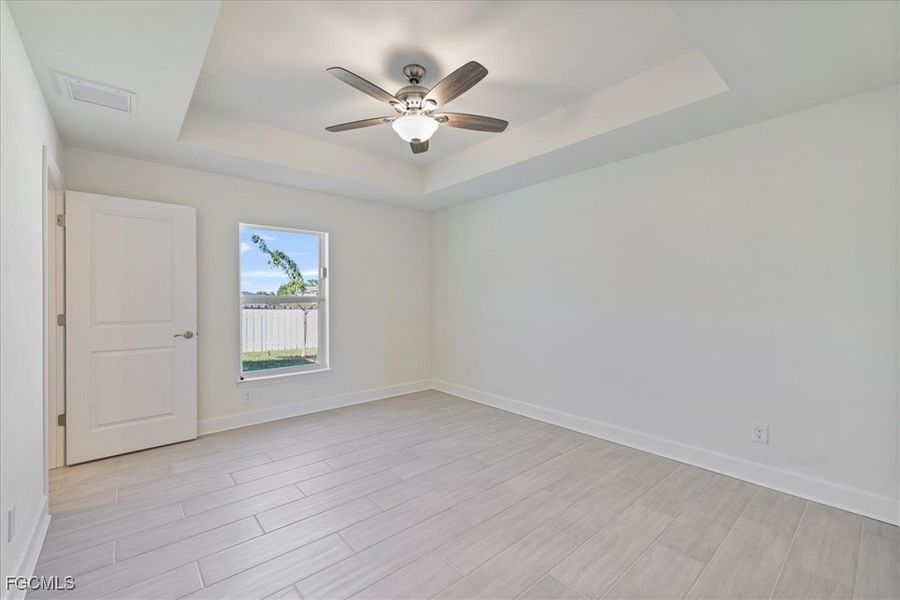 Spacious, unfurnished interior of a new home in Cape Coral, Cape Coral (Image 31).