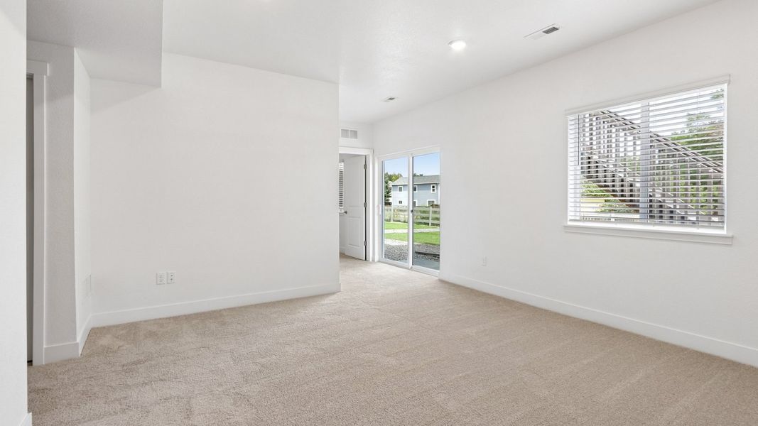 Spacious, unfurnished interior of a new home in Silver Peaks, Lochbuie (Image 18). Spacious, unfurnished interior of a new home in Silver Peaks, Lochbuie (Image 18).