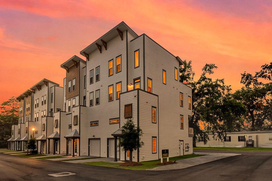 Condo located in North Charleston, SC showcasing its design and architecture (Image 6).