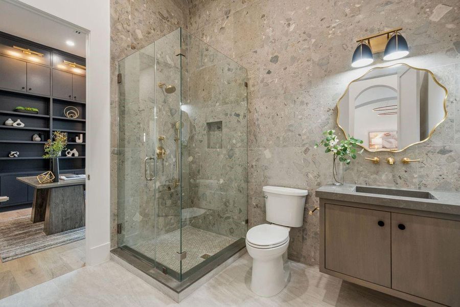 En-suite Full Bathroom for the Home Office