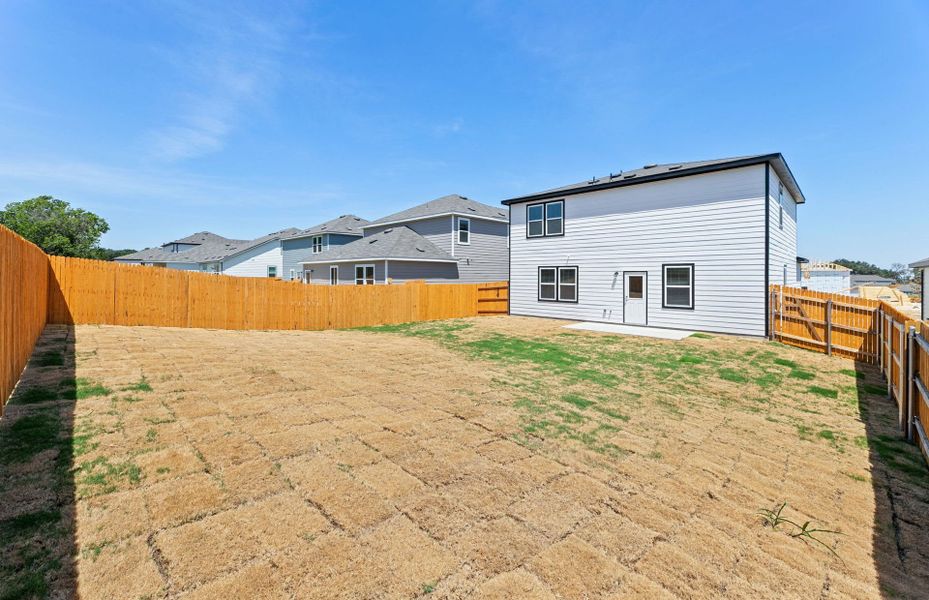 Exterior details and patio area of a home in Skyview, Belton (Image 24).