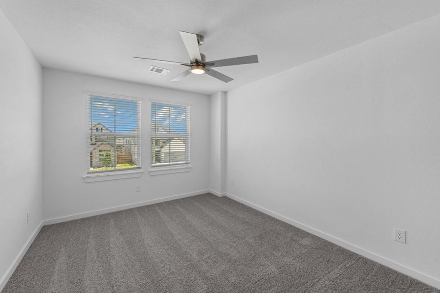 Spacious, unfurnished interior of a new home in Grand Mason Crossing, Katy (Image 23).