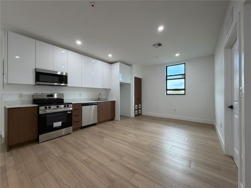 Furnished interior view inside a new home in , Miami (Image 20). Furnished interior view inside a new home in , Miami (Image 20).