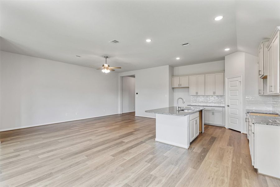 Spacious, unfurnished interior of a new home in Oakwood Estates, Waller (Image 16). Spacious, unfurnished interior of a new home in Oakwood Estates, Waller (Image 16).