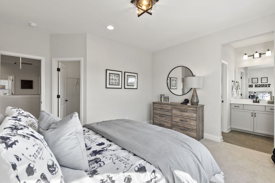 Representative furnished interior of a home built from the Somerset by Taylor Morrison in River Falls, Tega Cay (Image 37).