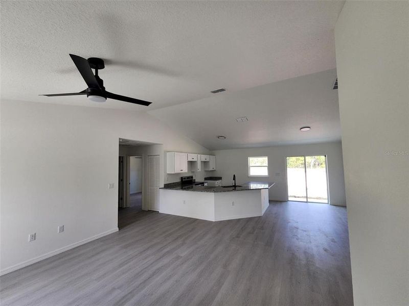 Spacious, unfurnished interior of a new home in , Dunnellon (Image 14).