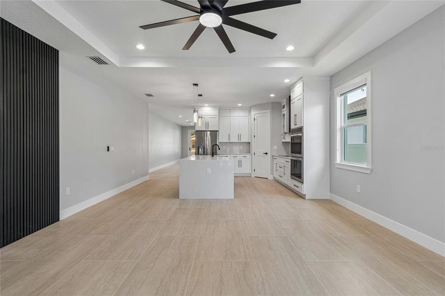 Spacious, unfurnished interior of a new home in , Tampa (Image 64).