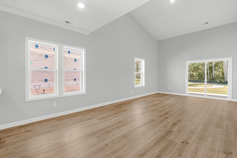 Spacious, unfurnished interior of a new home in Central Creek, Goose Creek (Image 18).