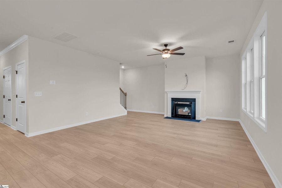 Spacious, unfurnished interior of a new home in Lynbrook, Boiling Springs (Image 15).