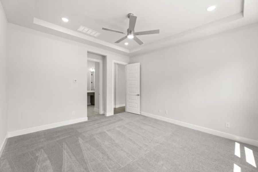 Spacious, unfurnished interior of a new home in The Highlands, Rockwall (Image 29).