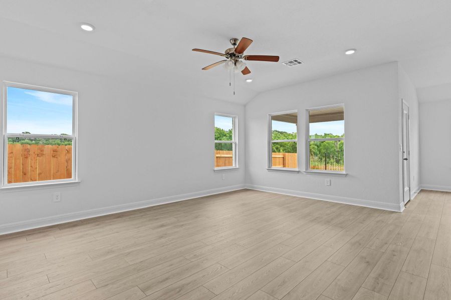 Spacious, unfurnished interior of a new home in Riverview, Georgetown (Image 15).