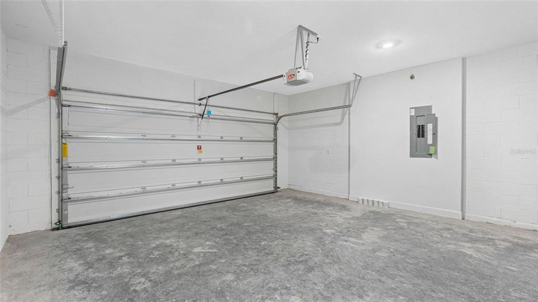 Spacious, unfurnished interior of a new home in Cresswind at Hammock Oaks, Lady Lake (Image 17).