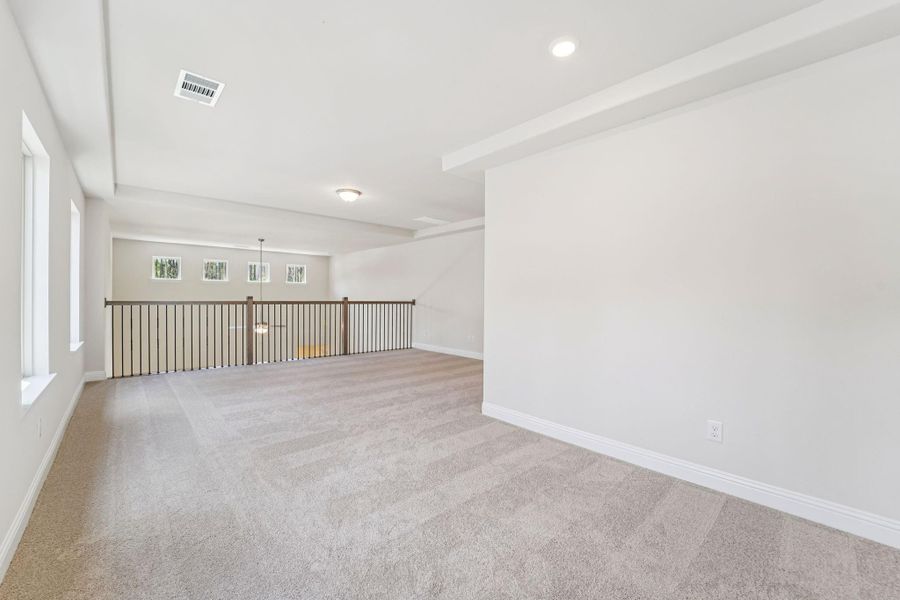Spacious, unfurnished interior of a new home in Evergreen 40', Conroe (Image 32).