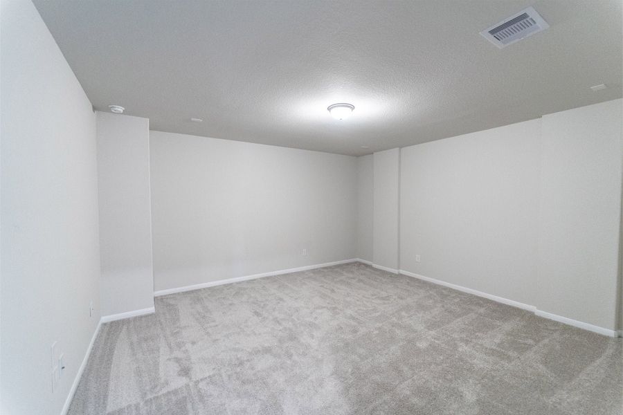 Spacious, unfurnished interior of a new home in Lago Mar, Texas City (Image 22).