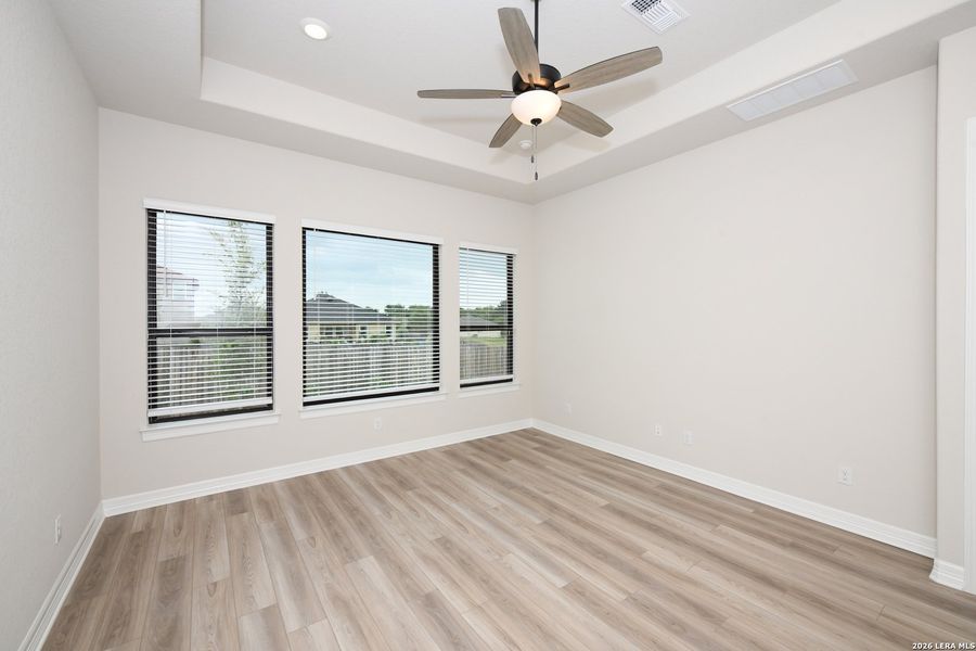 Spacious, unfurnished interior of a new home in Nolte Farms, Seguin (Image 25).