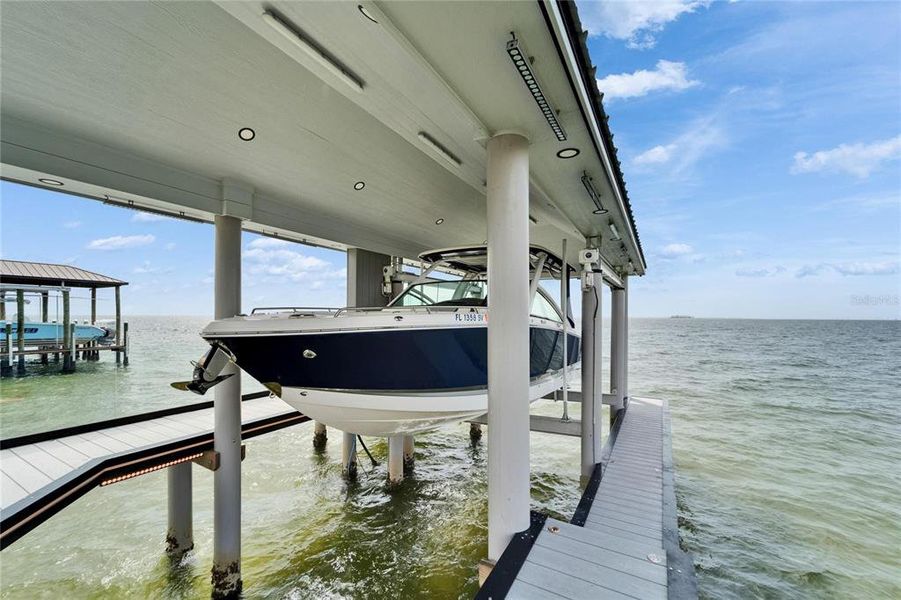Exterior details and patio area of a home in , Apollo Beach (Image 27).