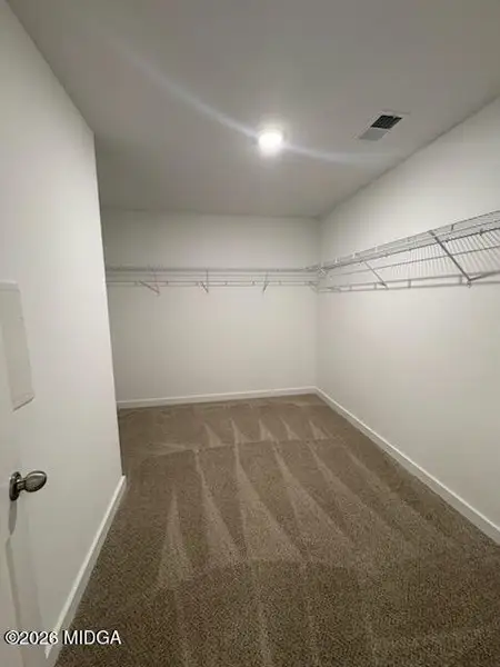 Spacious, unfurnished interior of a new home in Robins Estates, Warner Robins (Image 11).