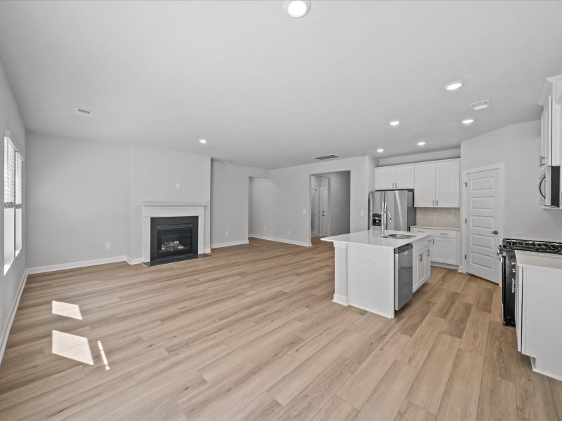 Spacious, unfurnished interior of a new home in Vickery Station, Woodruff (Image 13).