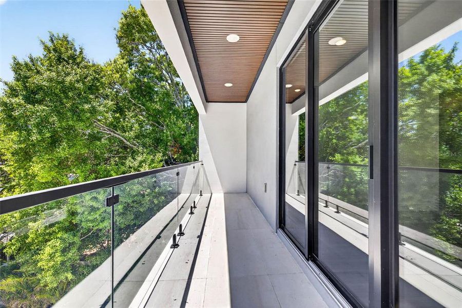 Exterior details and patio area of a home in , Tampa (Image 31).