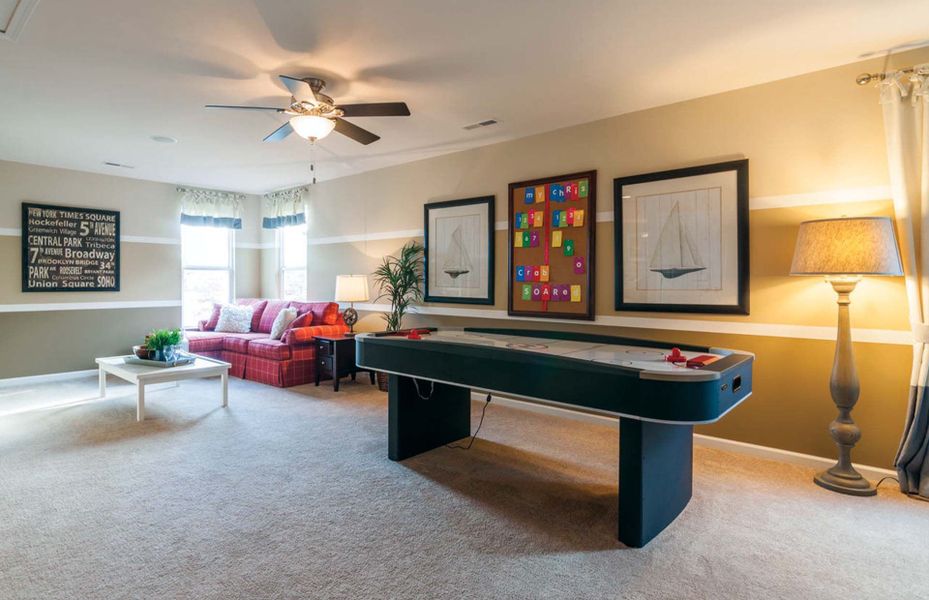 Loft area for lounging, a man cave or a friendly g Loft area for lounging, a man cave or a friendly g