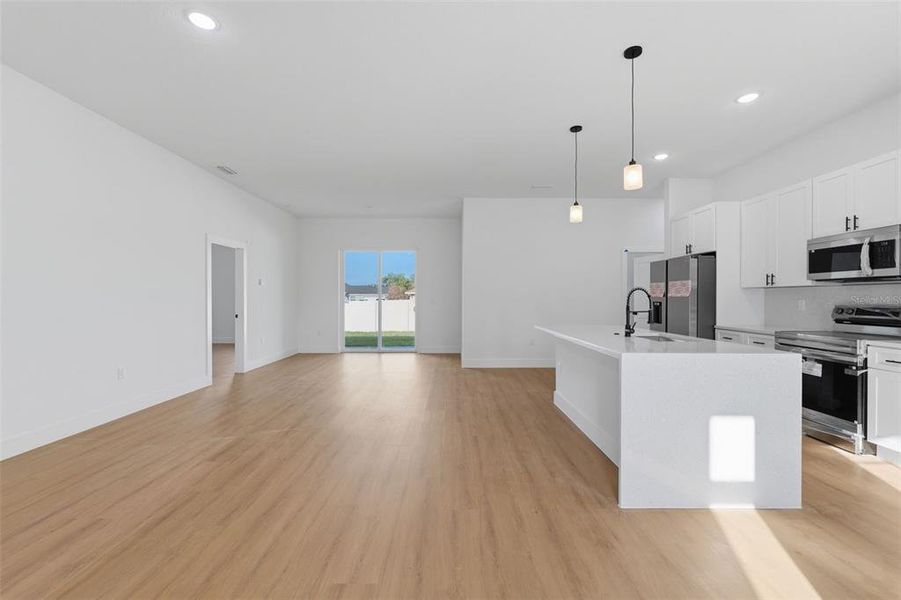 Spacious, unfurnished interior of a new home in , Ocala (Image 24).