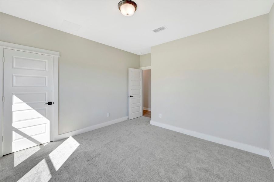 Spacious, unfurnished interior of a new home in Retreat at Oak Park, Houston (Image 20).