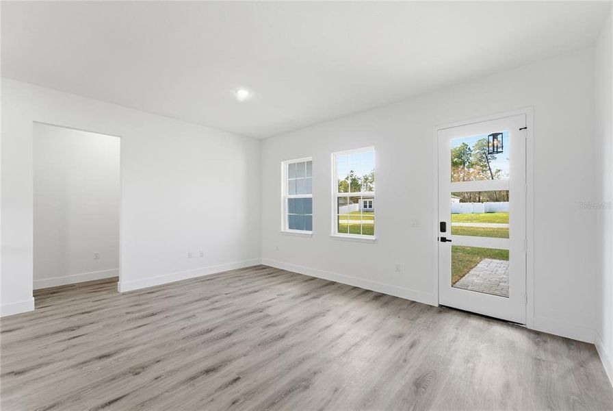 Spacious, unfurnished interior of a new home in , Ocala (Image 17).