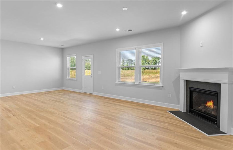 Spacious, unfurnished interior of a new home in Anderson Point, McDonough (Image 11).
