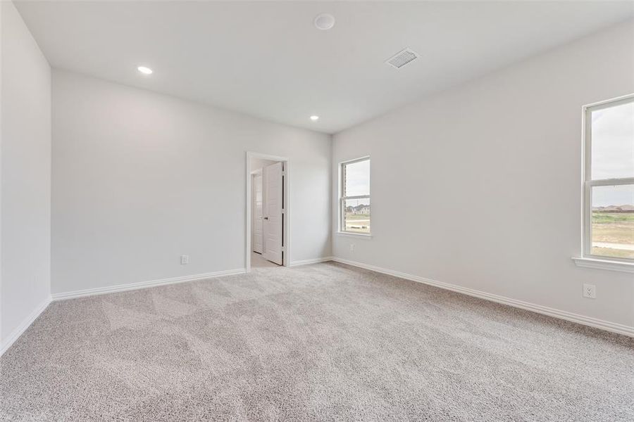 Spacious, unfurnished interior of a new home in Spiritas Ranch, Little Elm (Image 26).