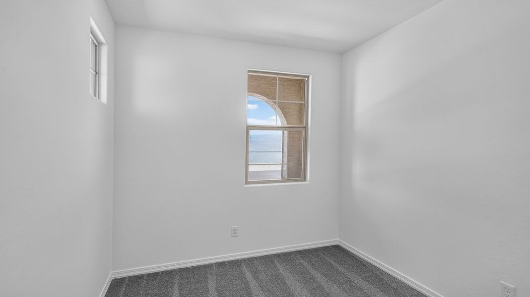 Spacious, unfurnished interior of a new home in Allen Ranches, Litchfield Park (Image 16).