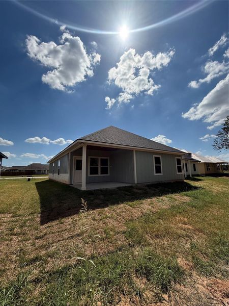 Exterior details and patio area of a home in , Navasota (Image 12).