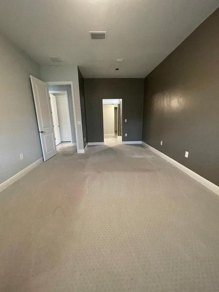 Spacious, unfurnished interior of a new home in , Naples (Image 14).