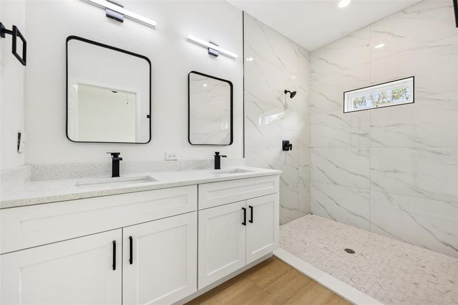 Furnished interior view inside a new home in , Ocklawaha (Image 14).