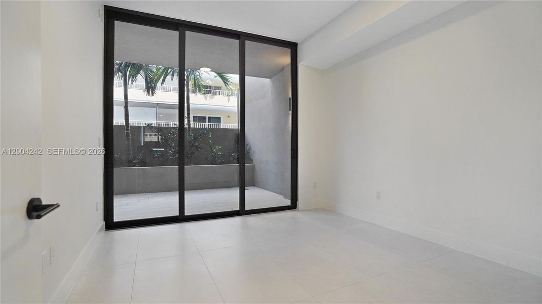 Spacious, unfurnished interior of a new home in , Miami (Image 31).