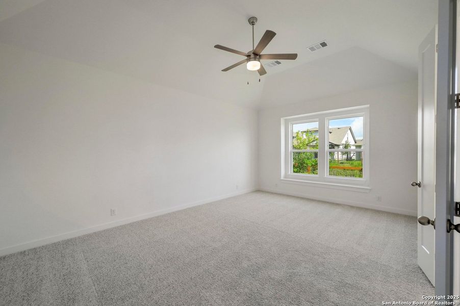 Spacious, unfurnished interior of a new home in The Crossvine, Schertz (Image 15).