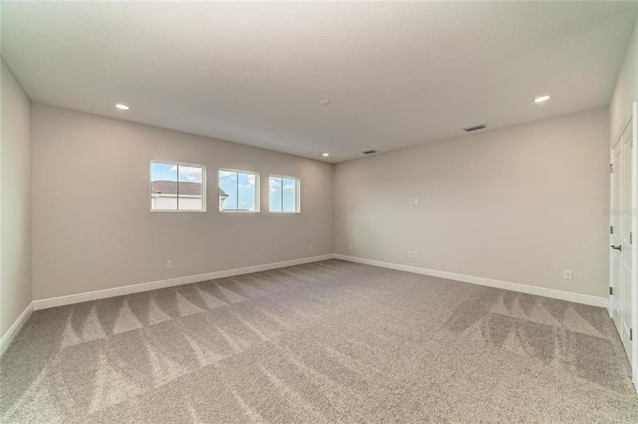 Spacious, unfurnished interior of a new home in North River Ranch, Parrish (Image 46).