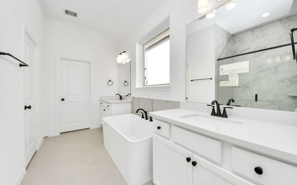 Representative furnished interior of a home built from the Montclaire by Brookfield Residential in 50' Traditional Homes at Elyson, Katy (Image 10).