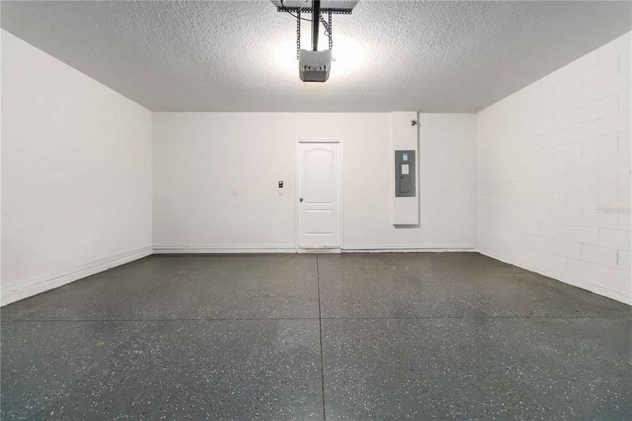 Spacious, unfurnished interior of a new home in , New Smyrna Beach (Image 32).