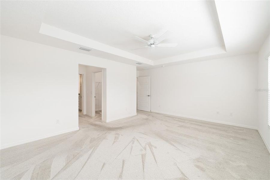 Spacious, unfurnished interior of a new home in , The Villages (Image 20).